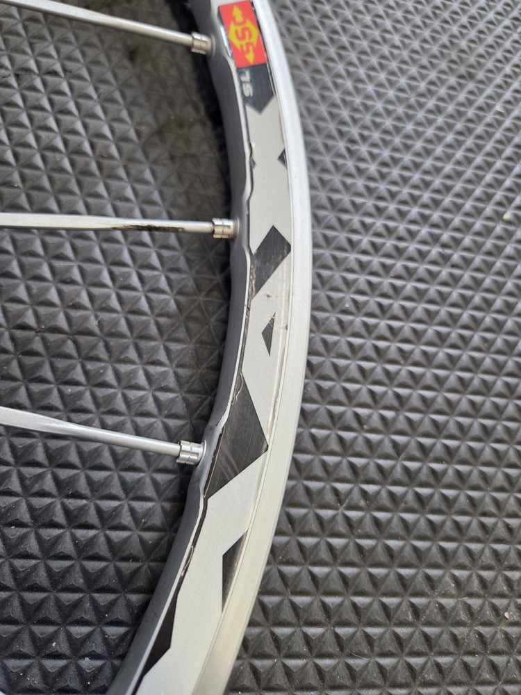 Silver 26” Mavic CrossMax SL SSC F100mm/R135mm QR Tubeless Disc Wheelset W Tires