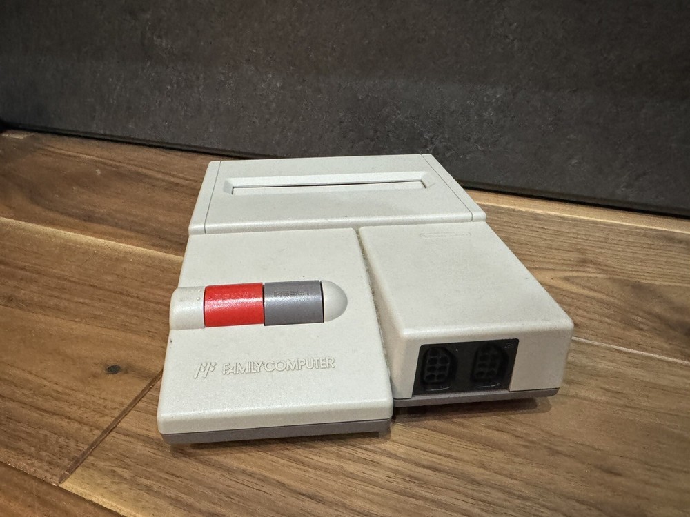 Nintendo Famicom AV Top Loader Family Computer Console OEM + Dog Bone Controller