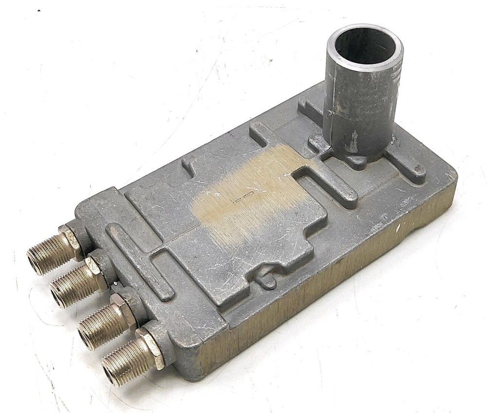 20-0982 Universal Quattro LNB Band