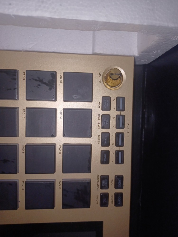 Akai Professional MPC Live Sampler - Gold