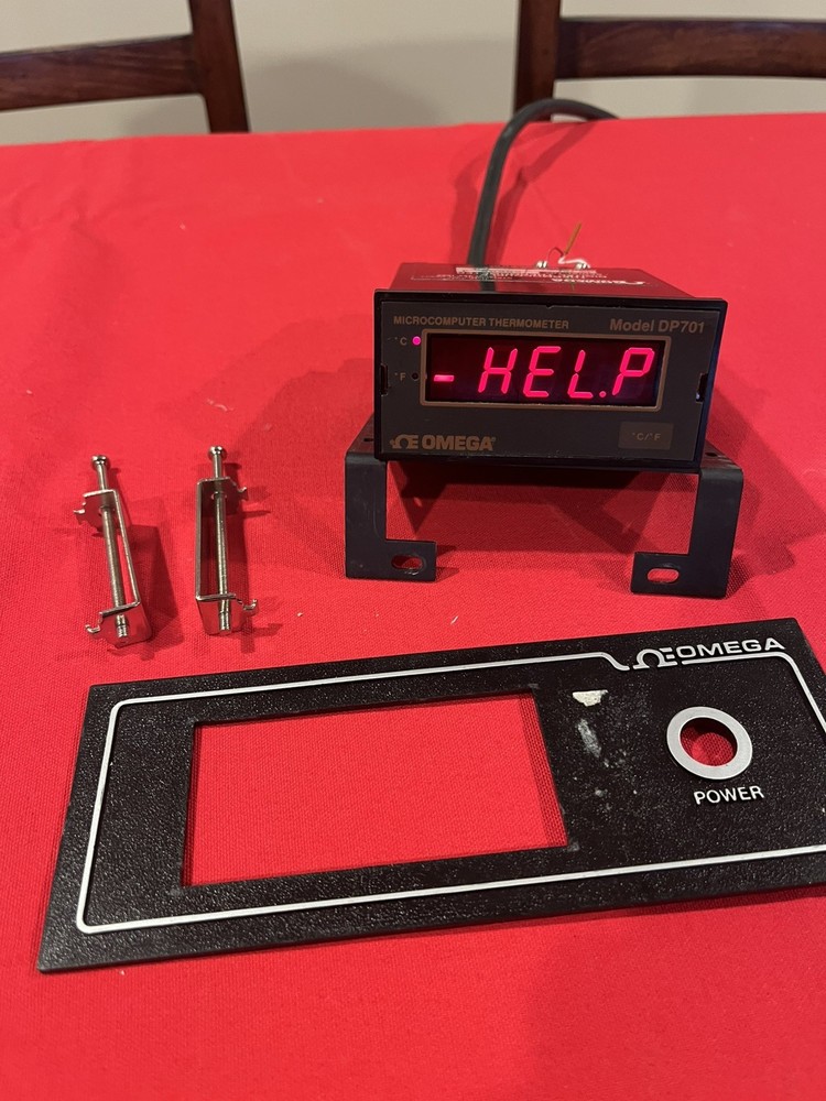 Omega DP701 Microcomputer digital Thermometer Readout