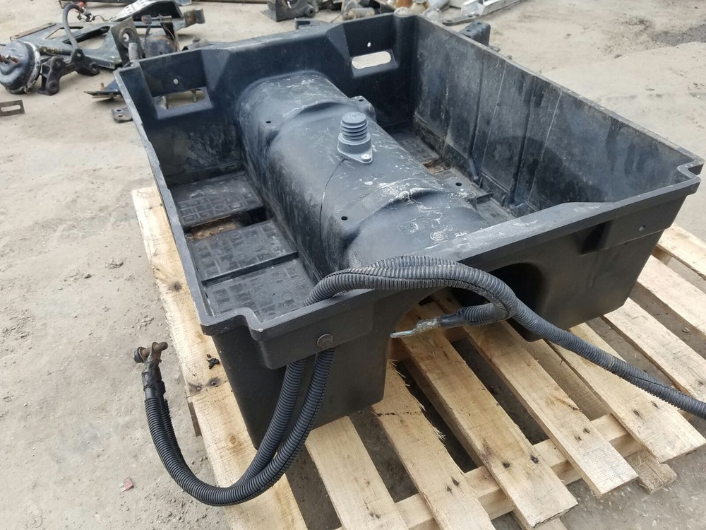 2001 FREIGHTLINER ST120 BATTERY BOX