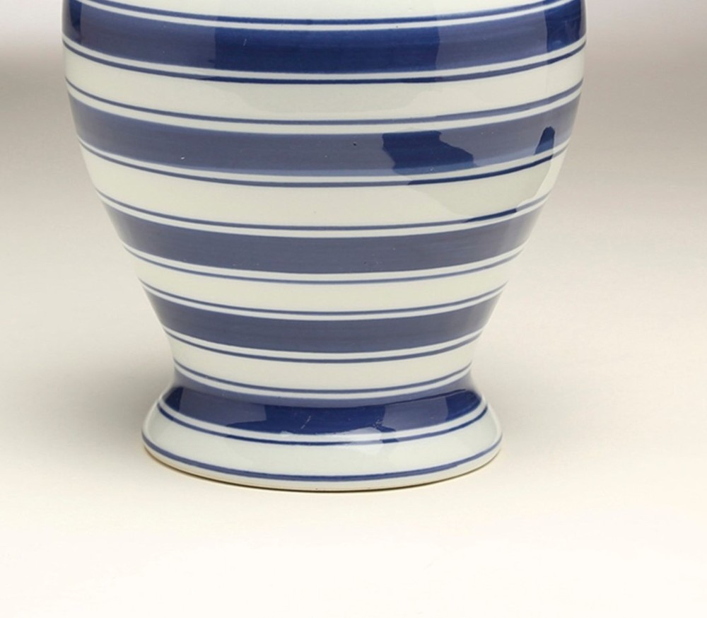 AA Importing 59960 Blue & White Ginger Jar