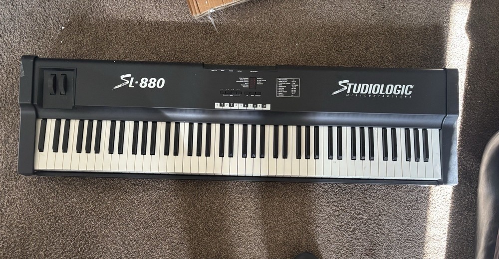 Studiologic SL-880 88-Key MIDI Keyboard Controller Pitch & Modulation Wheels
