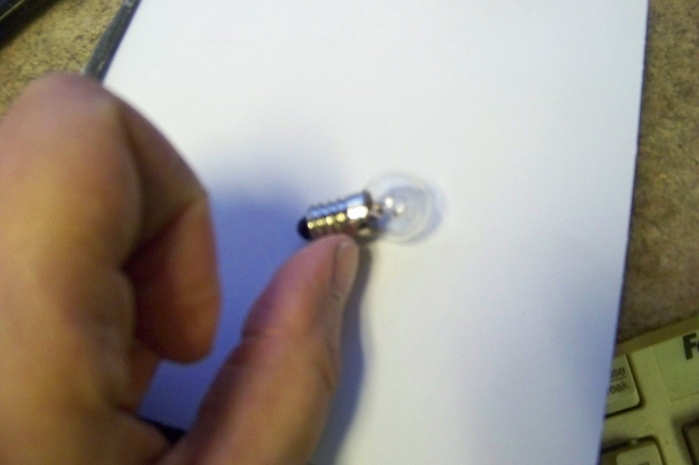 sr605 miniature light bulb