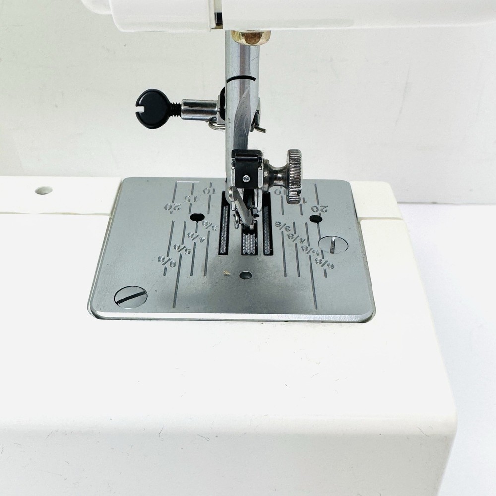 JANOME Sewing Machine 2003P With Pedal - Used
