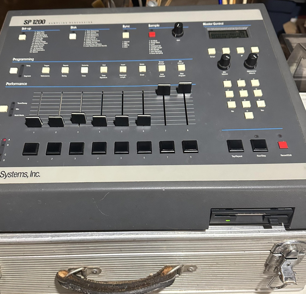 Original Grey Emu SP1200 Sampling Drum Machine SP-1200 e mu vintage with sounds