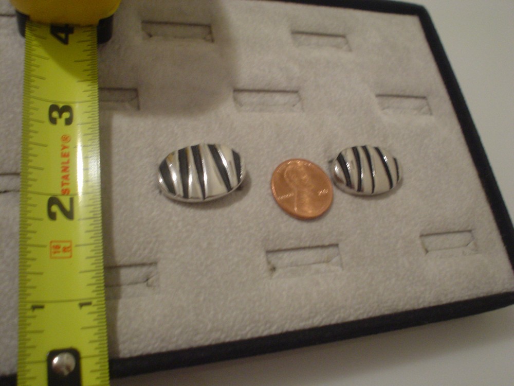 oval silvertone & black oval cufflinks