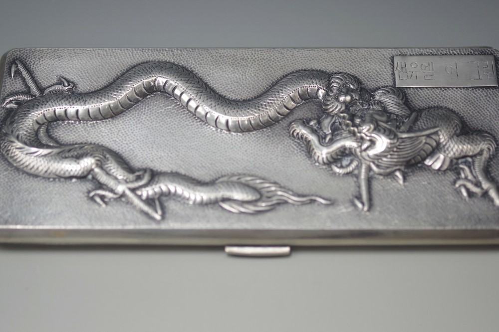 ANTIQUE CHINESE EXPORT SILVER MARKED REPOUSSE DRAGON CIGARETTE CASE 190 GRAMS