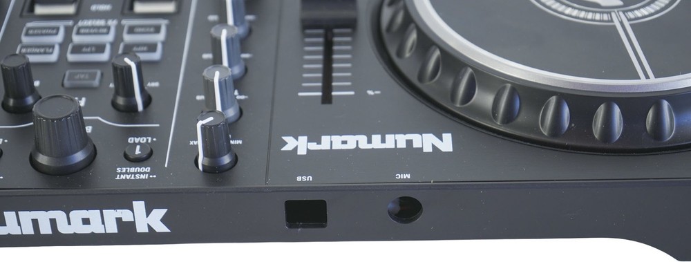 Numark Mixtrack Pro FX 2-Channel DJ Controller ISSUE