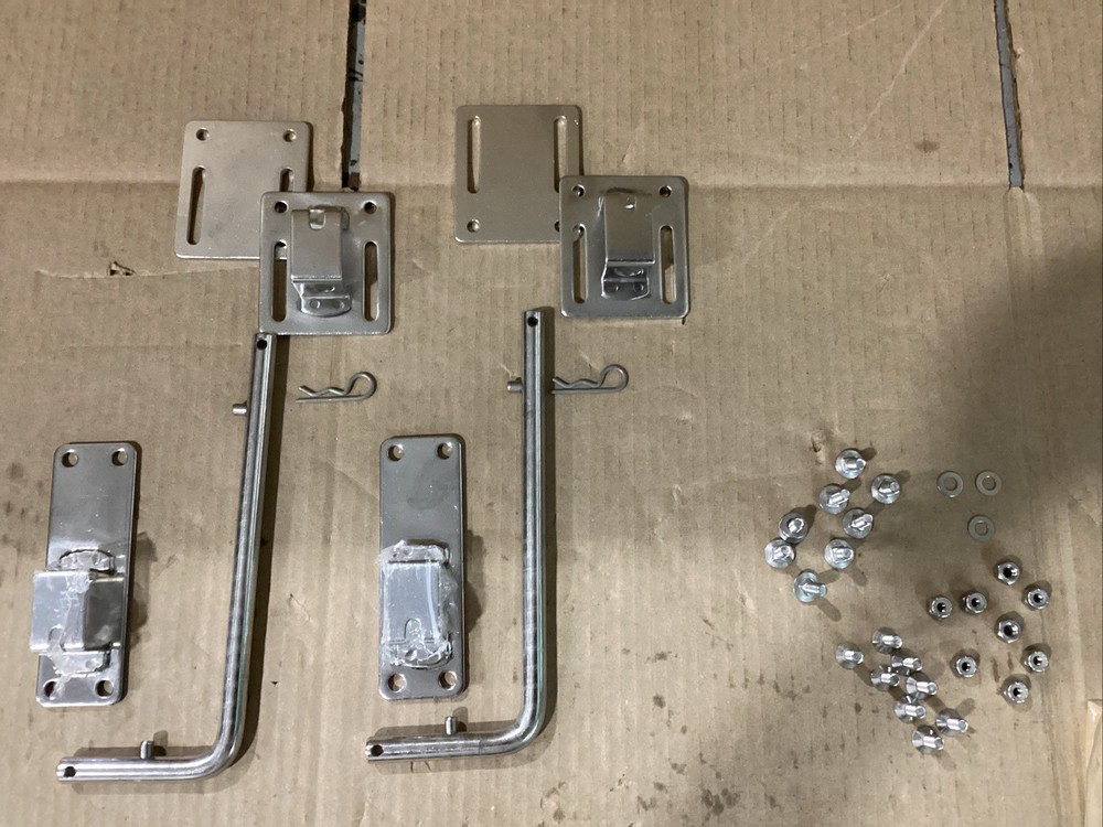 Magma Dual Ext. Square / Flat Side Rail Mount T10-640 ( Missing Hardware )