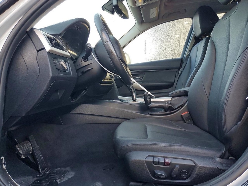 320I 2015 Glove Box 4982380