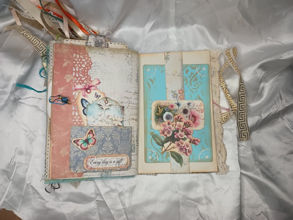 Junk Journal Elegant Shabby Chic Lace