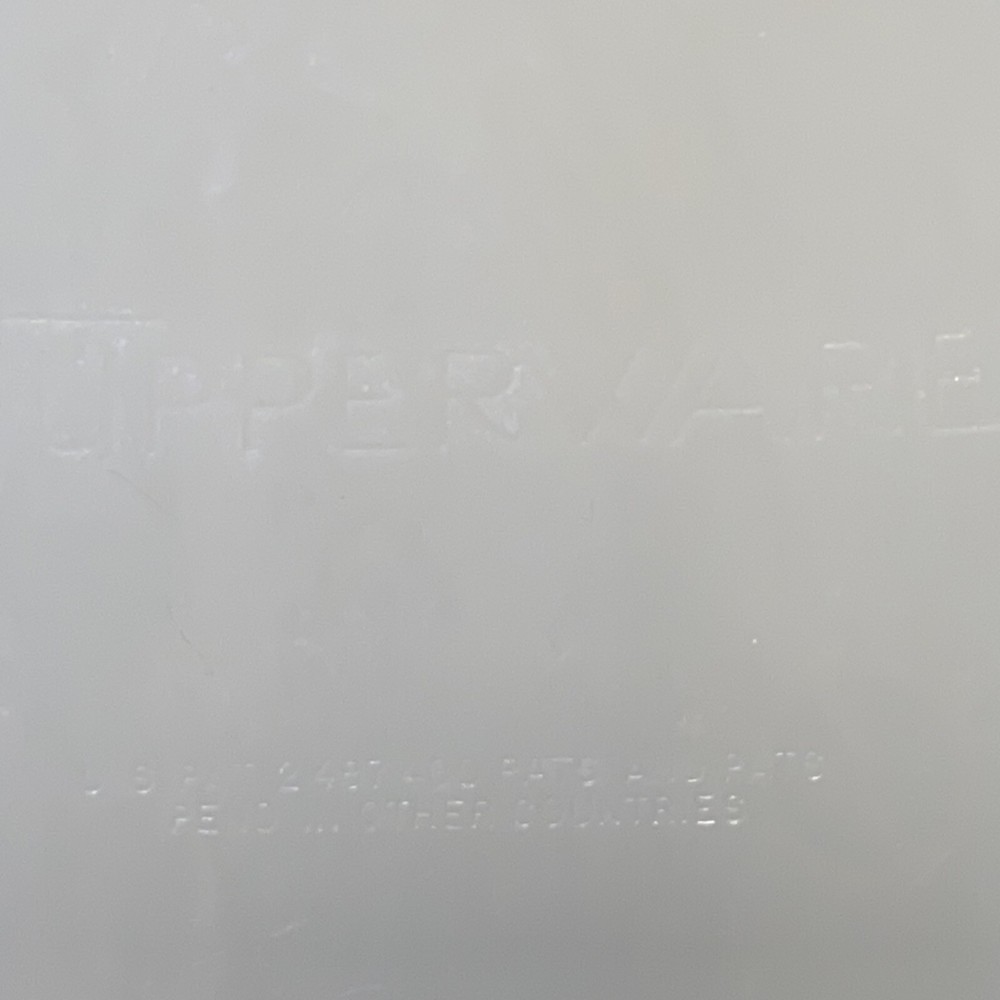 Vtg. Tupperware Beverage Pitcher/Container 510-4 (No handle)