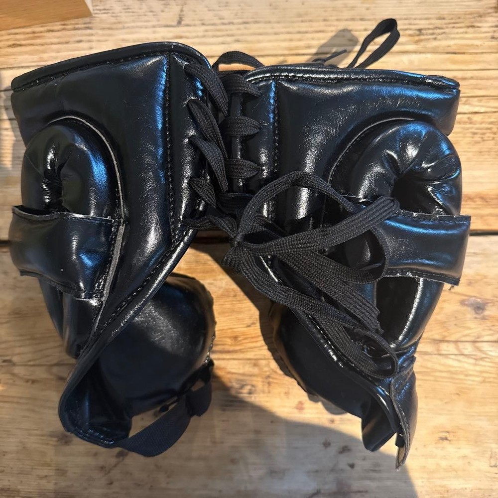 Winning Medium Headgear Lace-Up Black Used