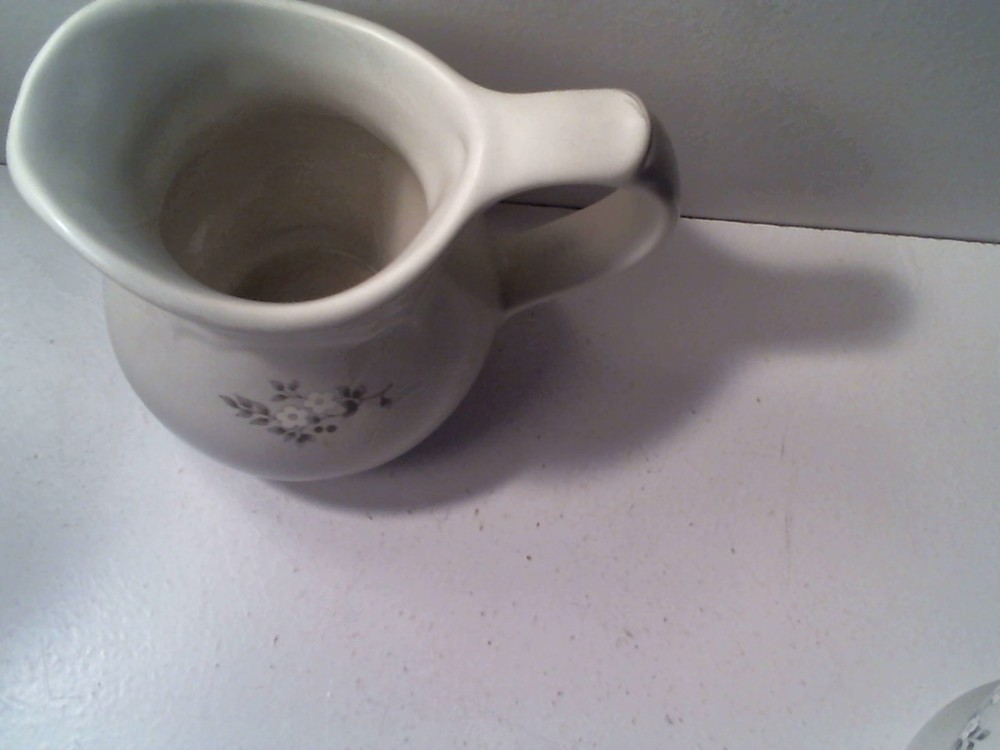 Pfaltzgraff Gravy Server & Creamer Server - Excellent Condition