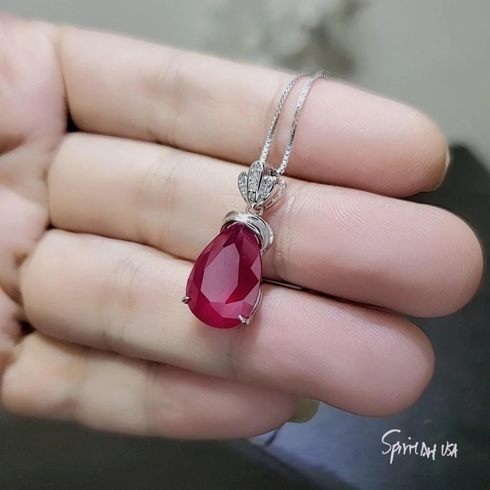 5.5 CT Teardrop Red Ruby Necklace， Diamond Crown Flower Red Ruby Pendant，
