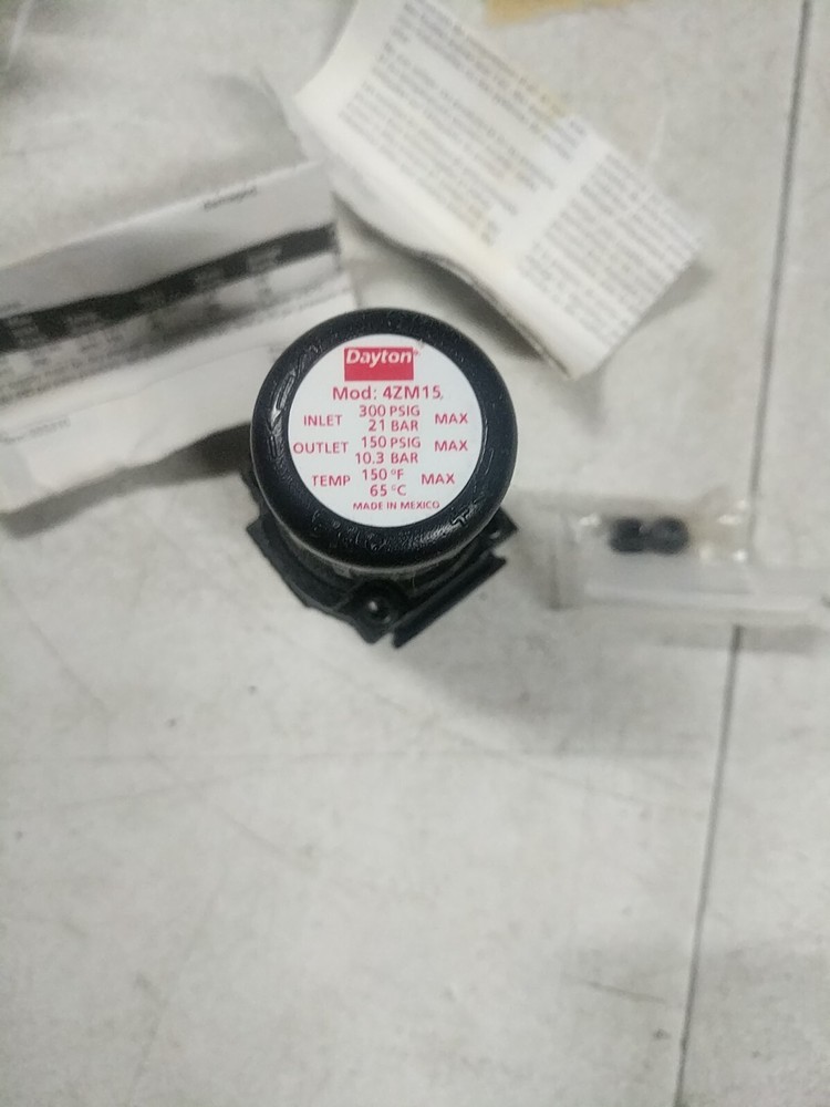 DAYTON 3/8" AIR REGULATOR 4ZM15