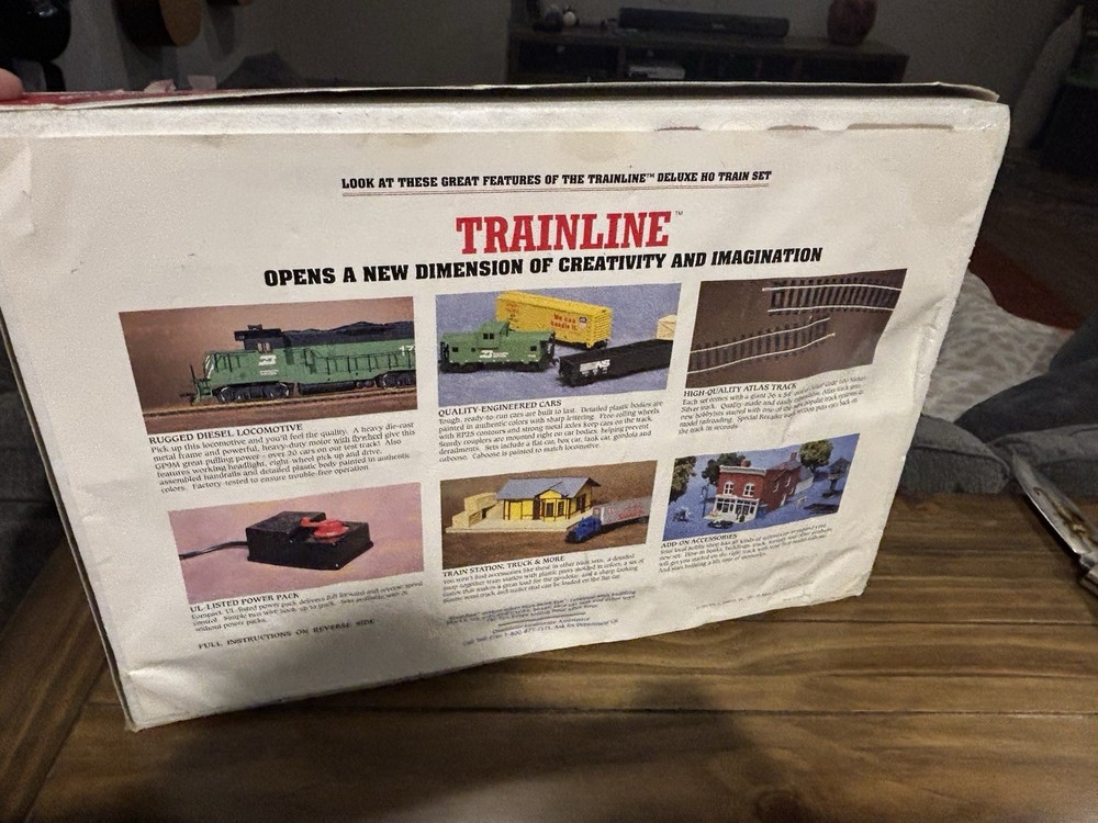Walthers Trainline Deluxe HO Train Set