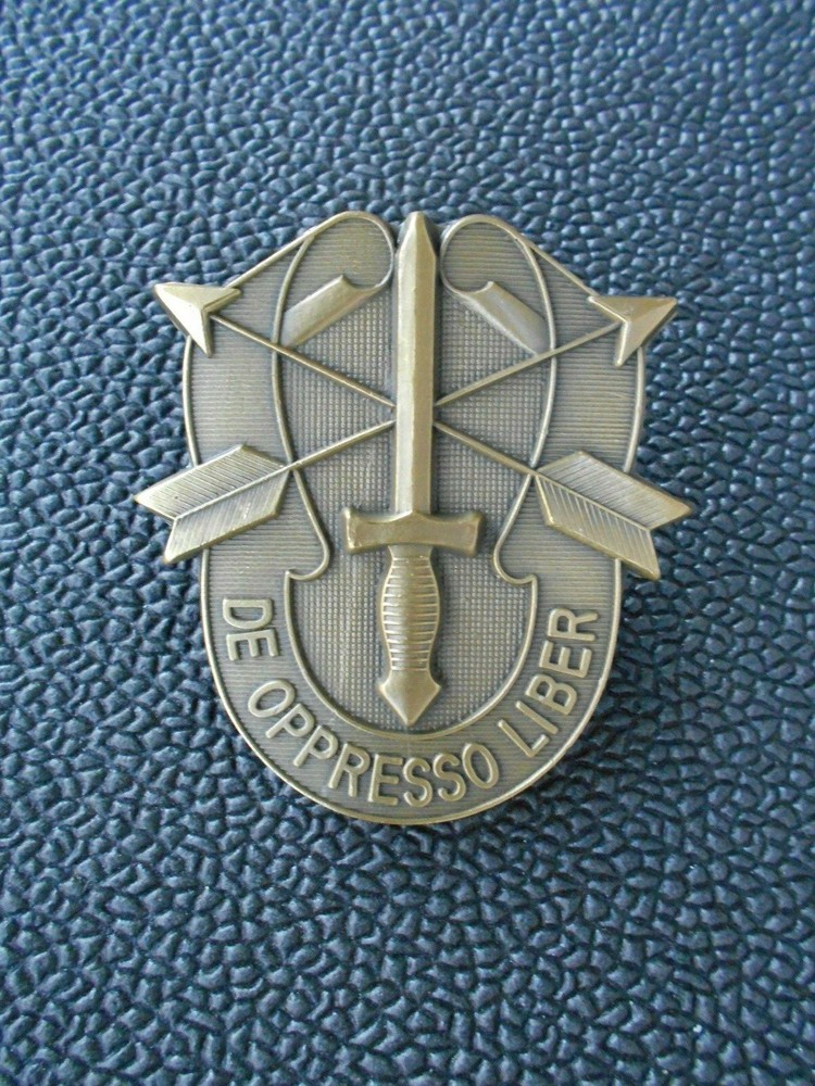AUTHENTIC ARMY SPECIAL FORCES BELT BUCKLE RARE!