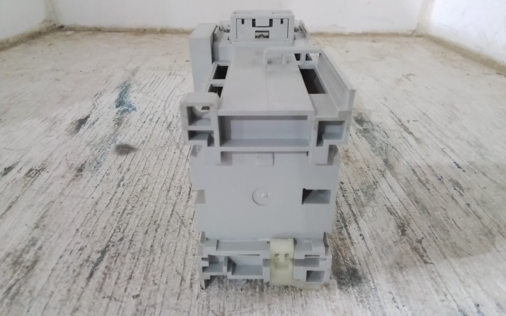 Allen Bradley 100S-C37DJ14BC Ser C (SP323)