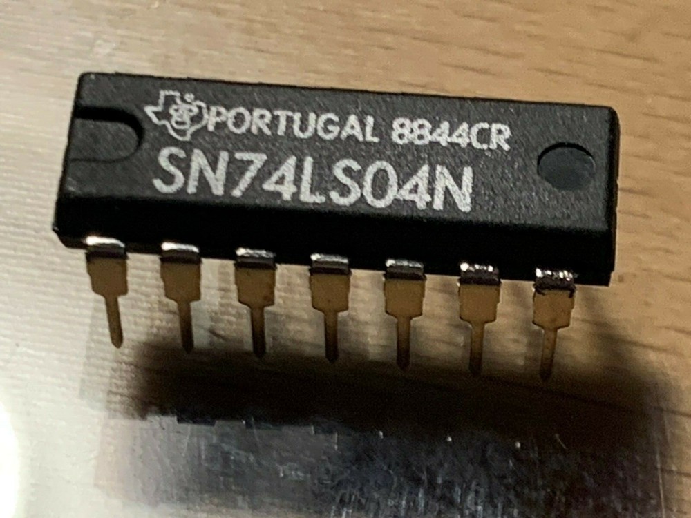 SN74LS04N - HEX Inverter IC Texas Instruments - 14 PDIP - 6 Inputs.