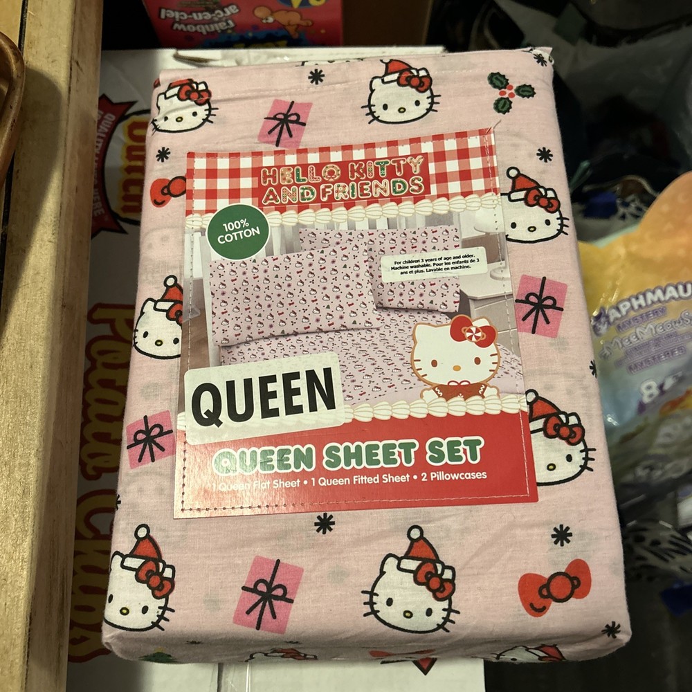 HELLO KITTY Holiday Christmas Tree Mistletoe Presents Snow Pink Queen Sheet Set