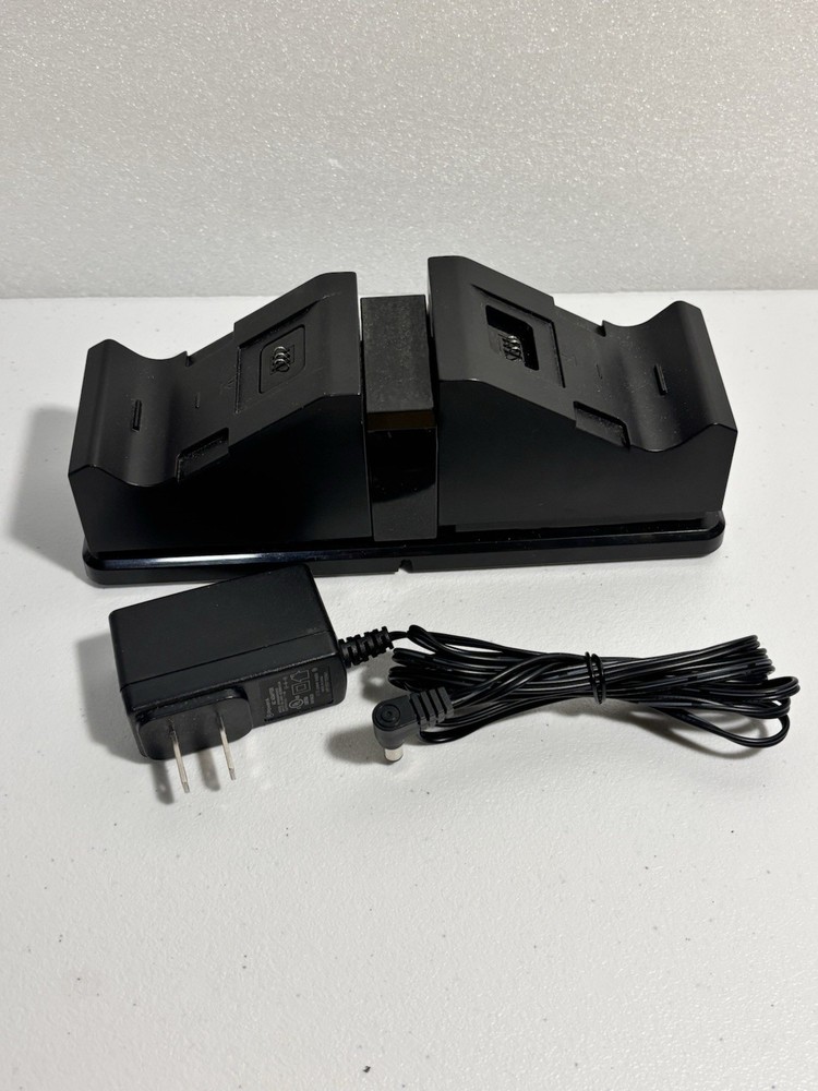 PowerA CPFA141325-02 DualShock 4 Controller Charging Station Tested Working