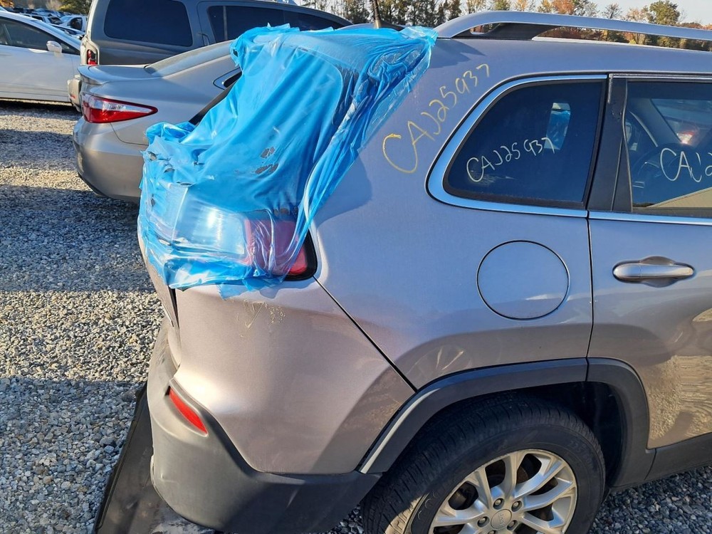 CHEROKEE 2019 Glove Box 4856684
