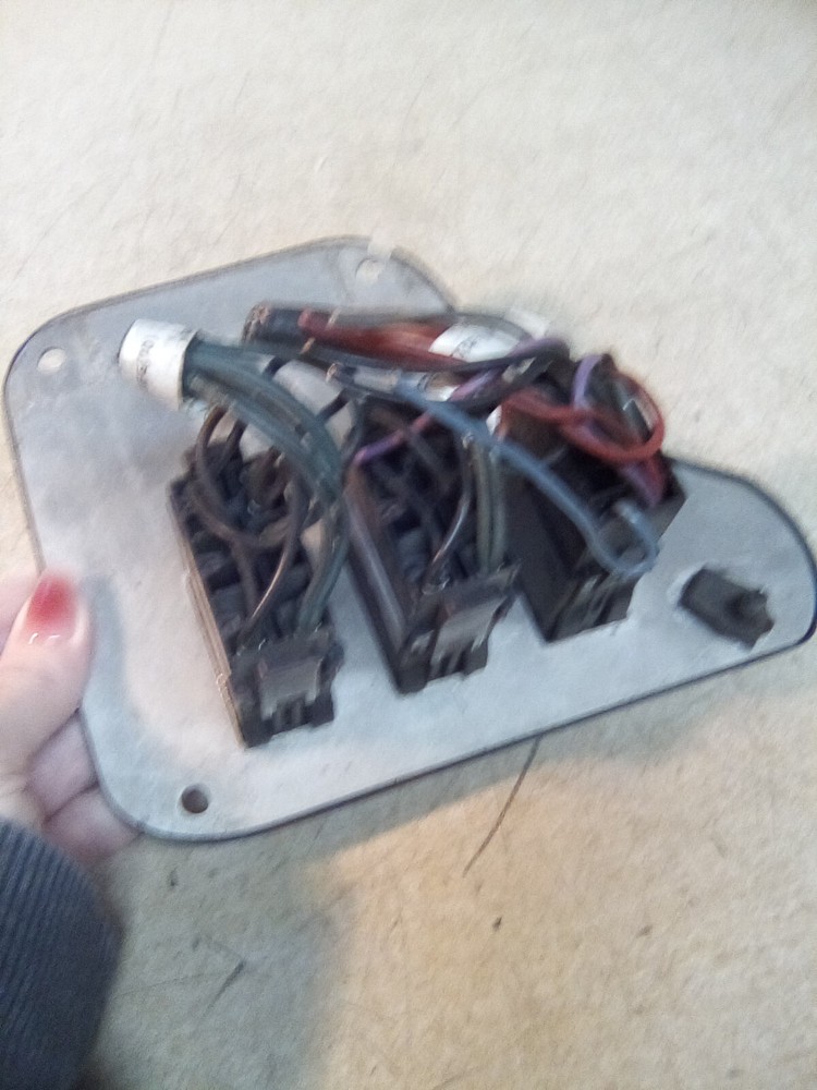 2009 Peterbilt 387 17-05007M001 Dash Switch Panel