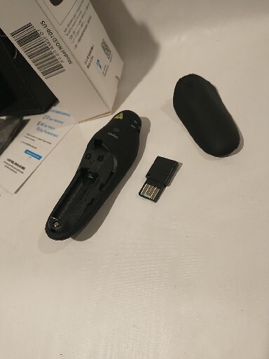 Beboncool Wireless Presenter Model D100, 2.4 GHz With Laser Pointer 39’ FT Range