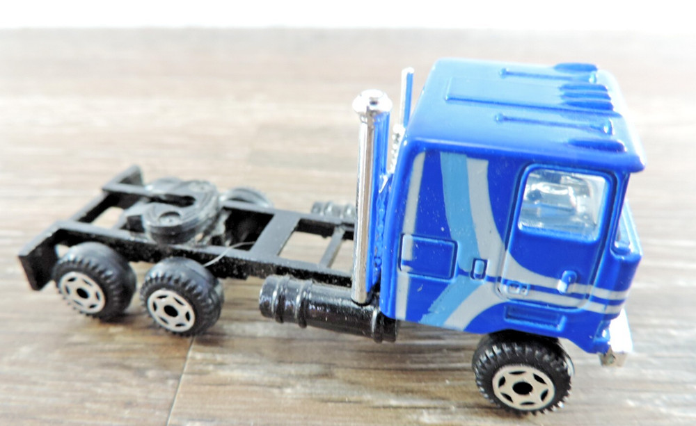Zmm K1 Mack Cab Over Semi Tractor