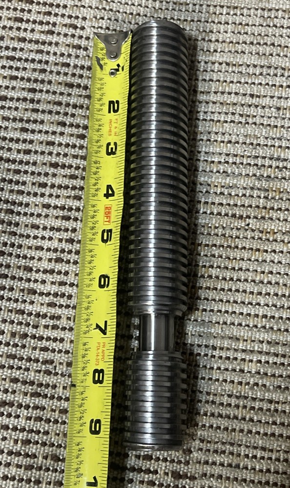 Operating screws and thrust bearings for independent chucks