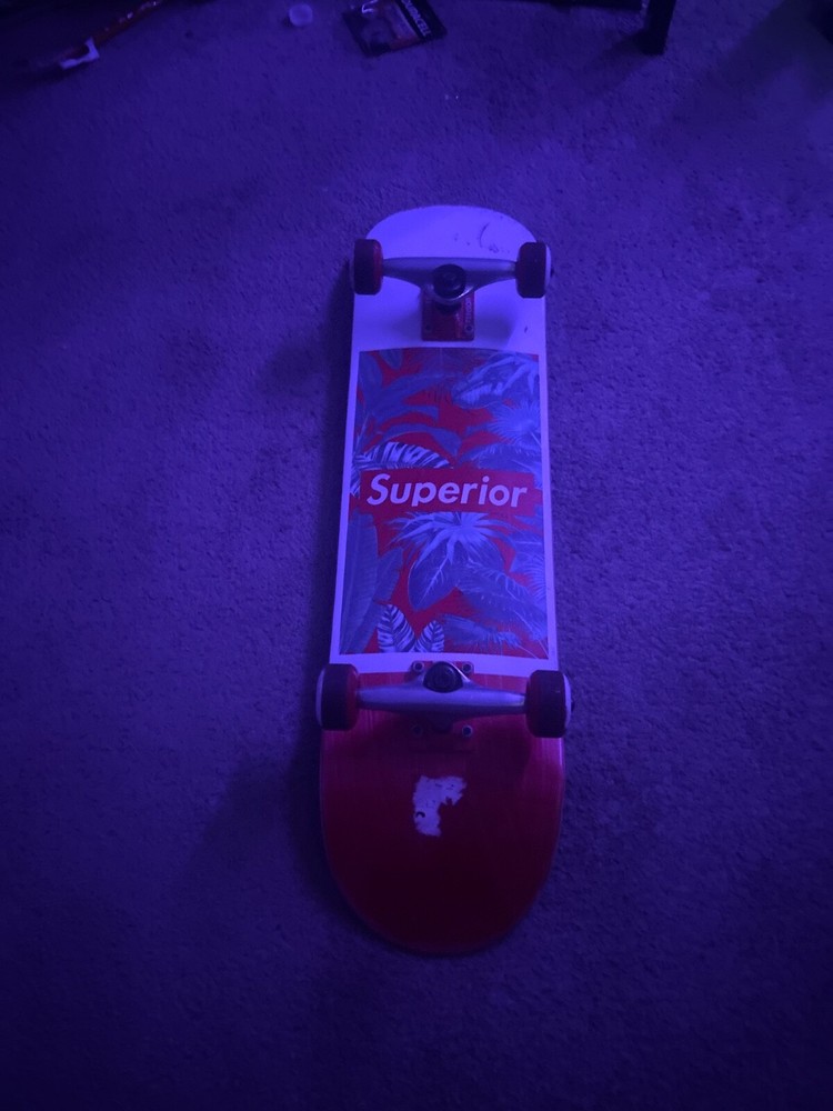 Red tensor superior skateboard