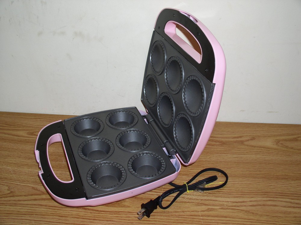 BABYCAKES PINK CUPCAKE MAKER MODEL CC-70, MAKES 6 CUPCAKES