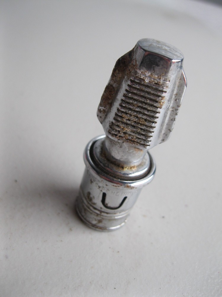 Vintage Cuno Meriden 12V cigarette lighter