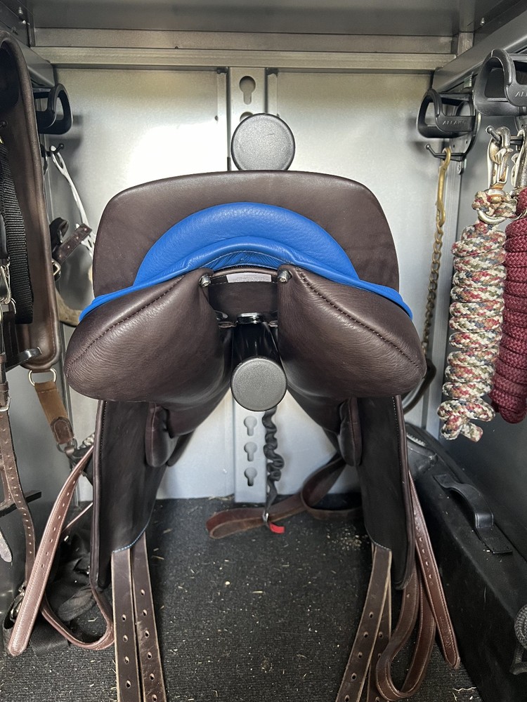 WOW Monoflap Jump Saddle