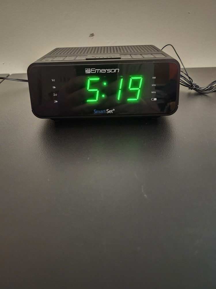 Emerson SmartSet Alarm Clock Radio