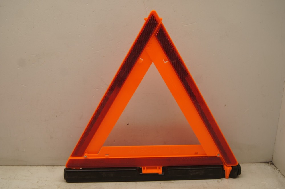 Automobile emergency warning triangle