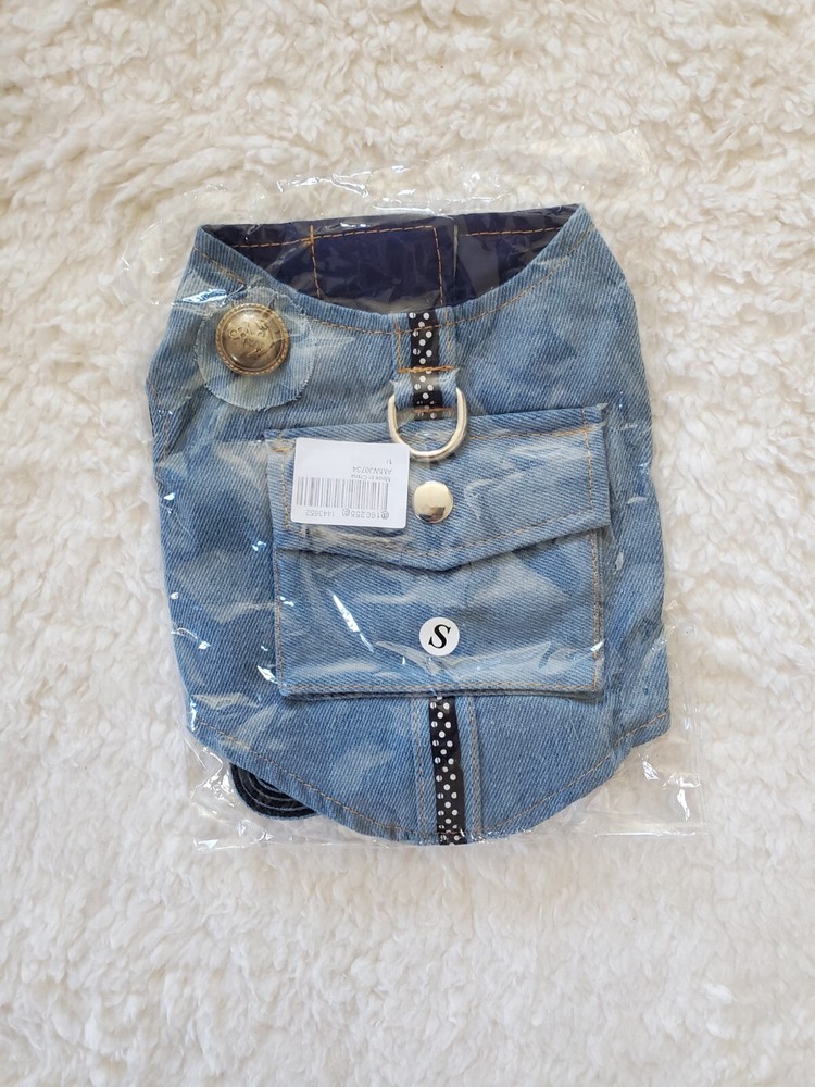 denim dog harness with matching leash. Size Small. NEW WITH TAGS.