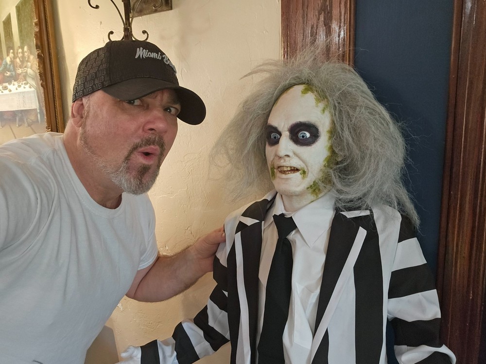 BEETLEJUICE prop statue comic con horror figure