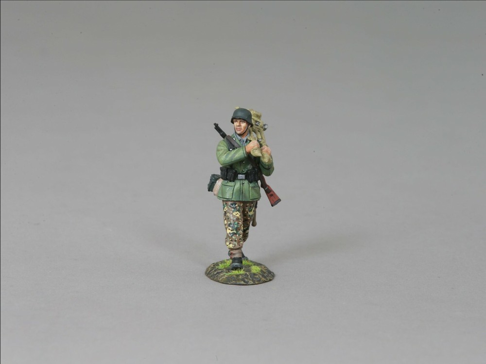 THOMAS GUNN WW2 GERMAN ANNOFF023 FIVE MAN MORTAR CREW MARCHING