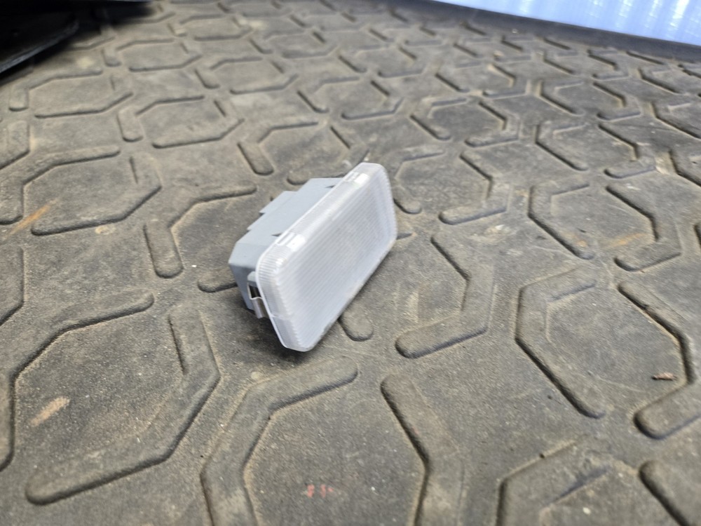 2001-2007 Toyota Sequoia DOOR PANEL CARD COURTESY LIGHT