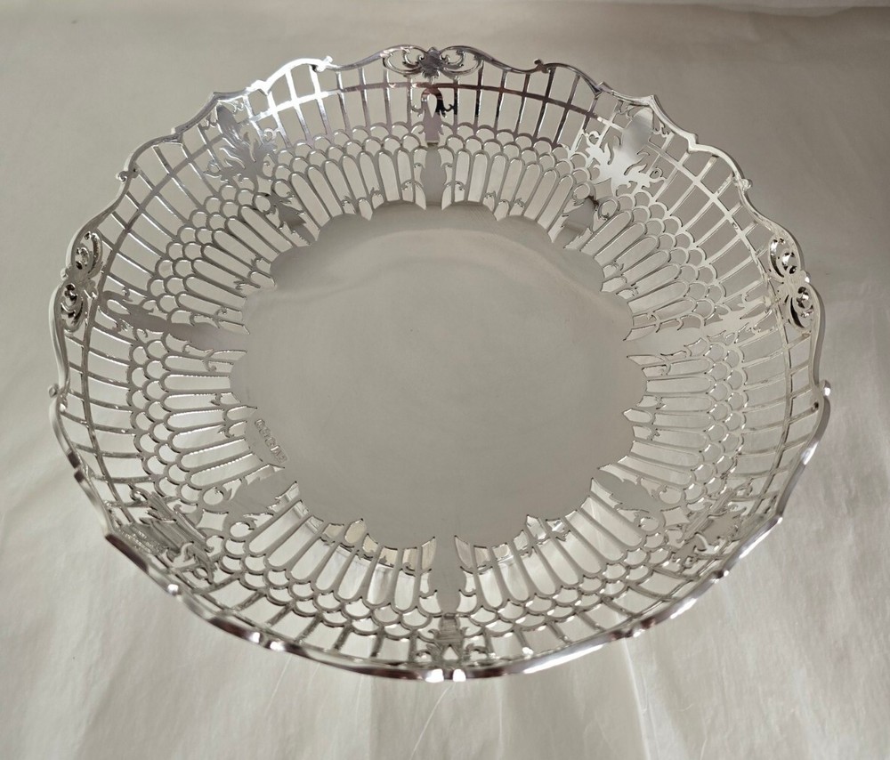 Vintage solid sterling silver Fruit bowl . Sheffield 1962 . By Viner's Ltd