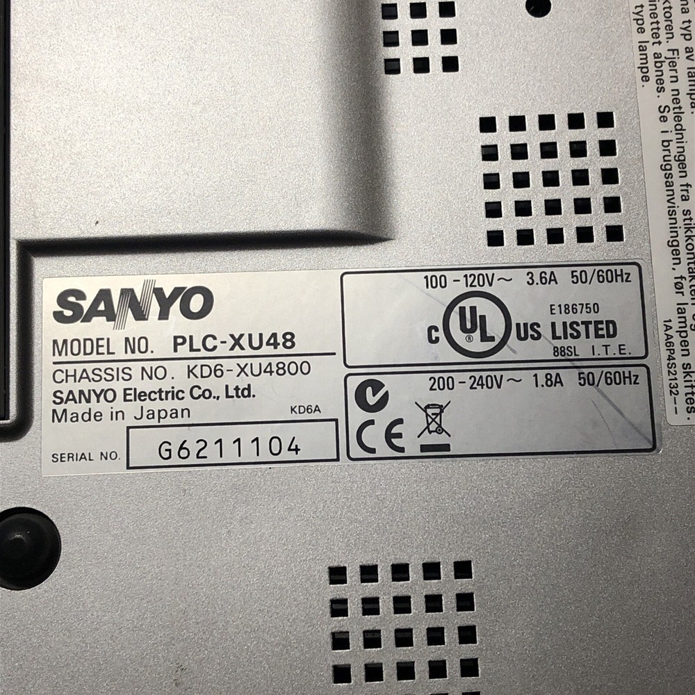 Sanyo PLC-XU48 Pro XtraX Multiverse Projector