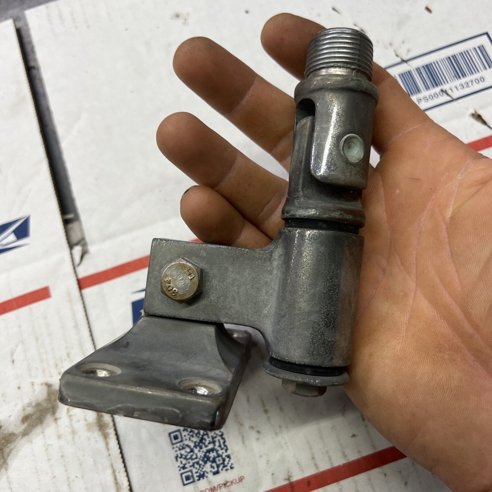 Boat antenna base mount