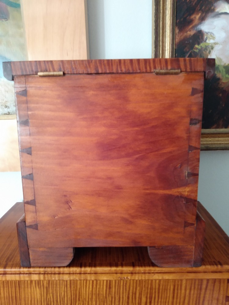 TIGER MAPLE SMALL CHEST