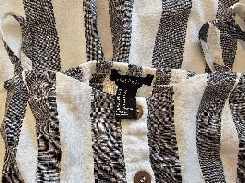 FOREVER 21 WOMEN FRONT POCKET SPAGHETTI STRAP TOP - SIZE MEDIUM