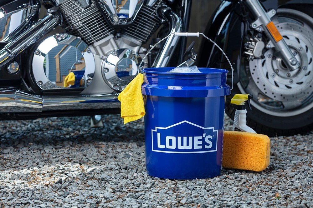 Lowe's 5 Gallon(s) Plastic General bucket