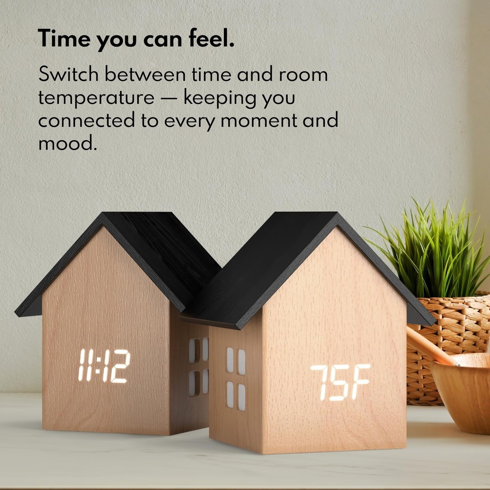 Digital House-Shaped Alarm Clock with Temperature Display (Light Wood) – Mode...